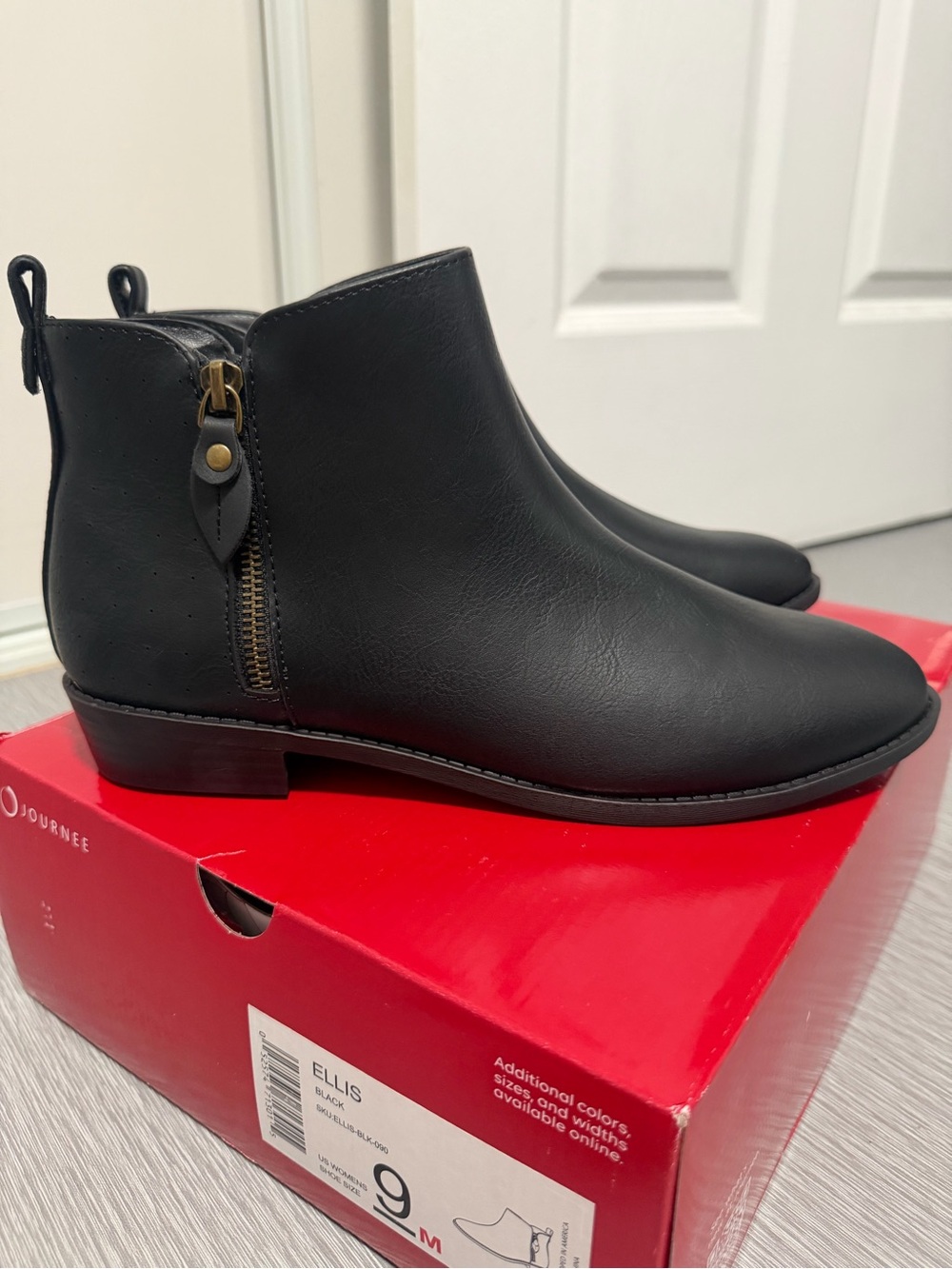 Journee Collection Ellis Black Ankle Boots Women’s 9M Side Zip NWB